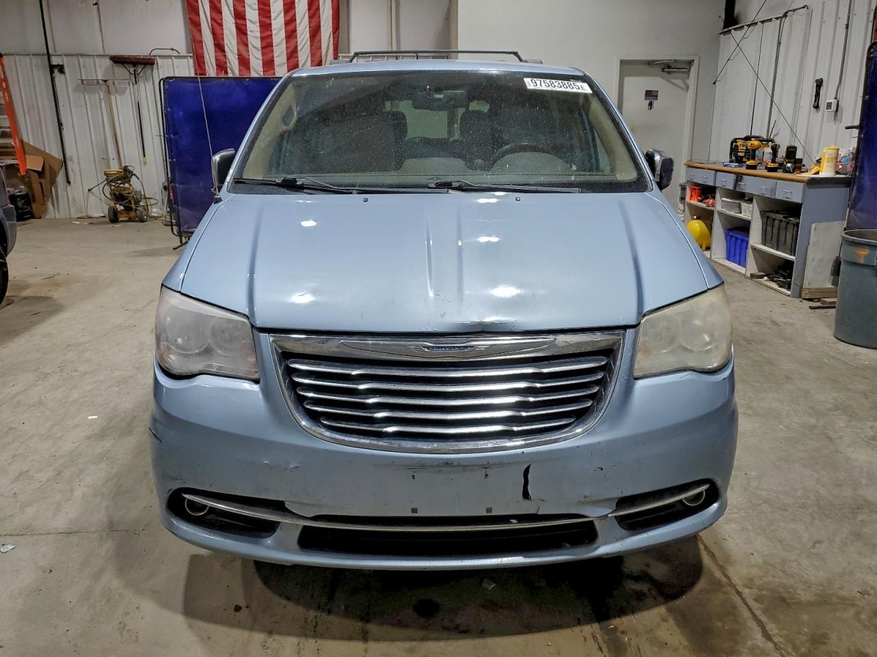 2013 Chrysler Town & Country Touring L - Image 5