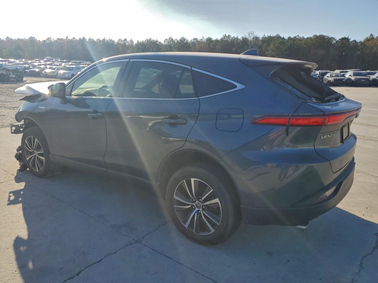 2021 Toyota Venza Le - Image 2