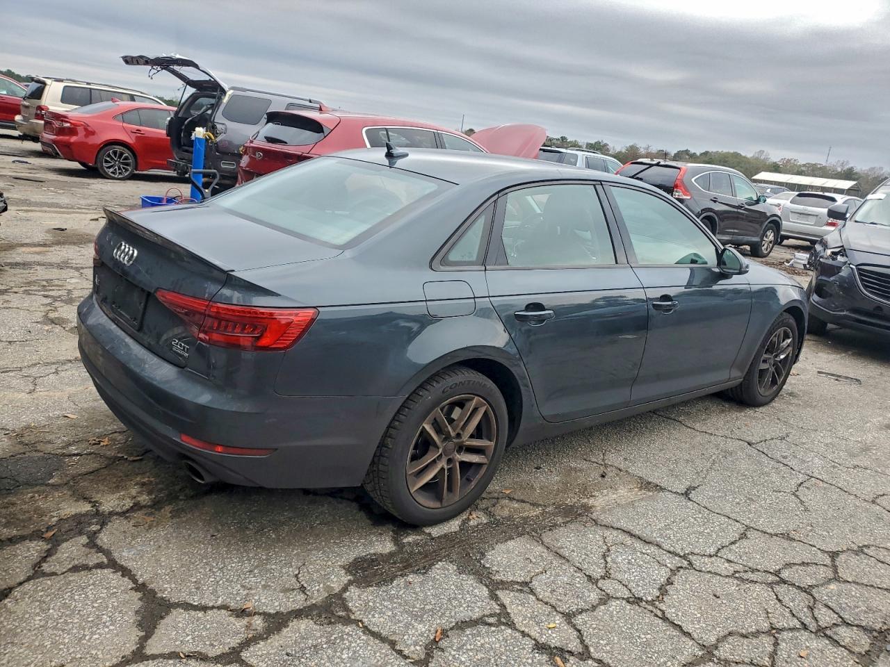 2017 Audi A4 Premium - Фото 3