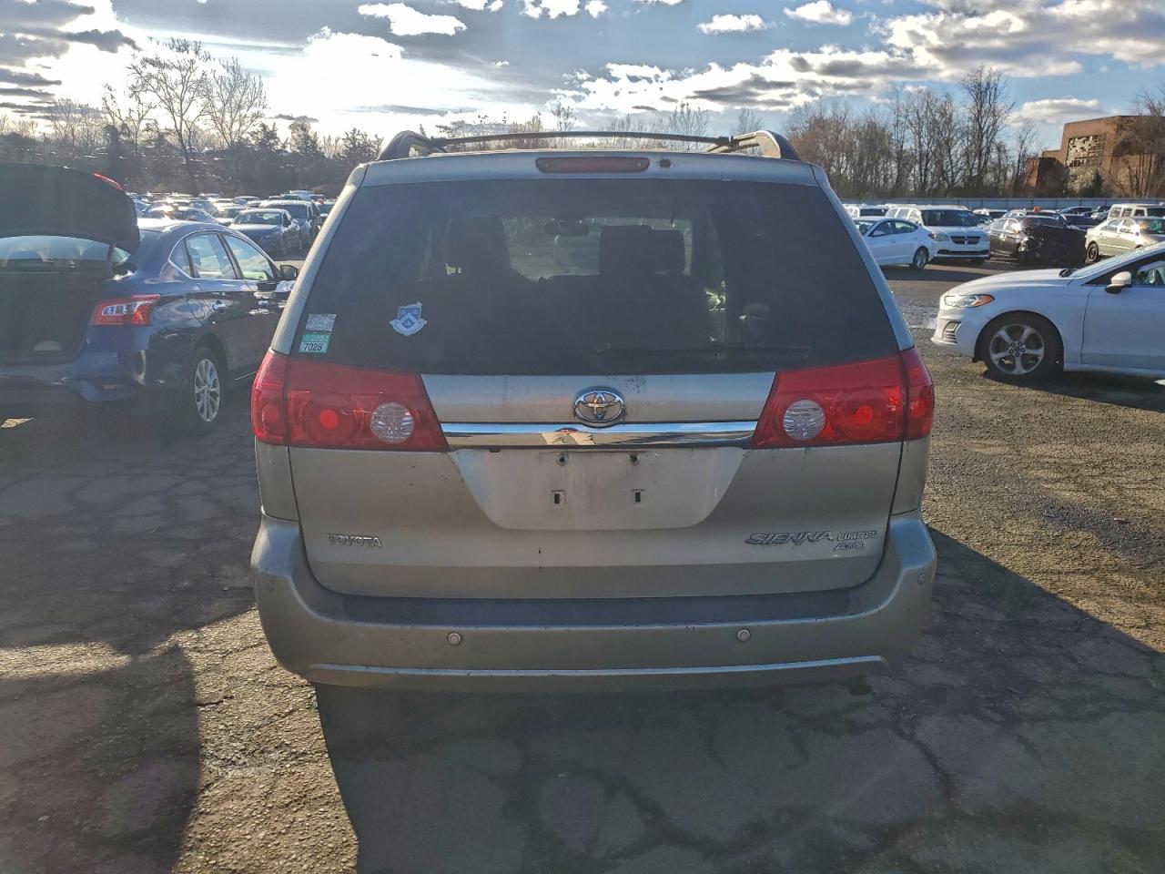 2008 Toyota Sienna Xle - Image 6