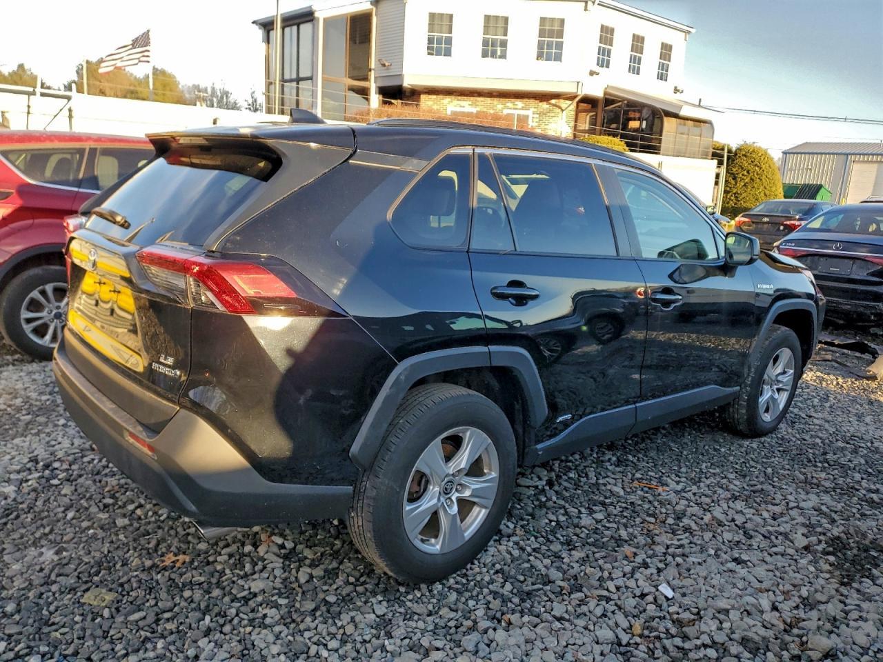 2021 Toyota Rav4 Le - Фото 3