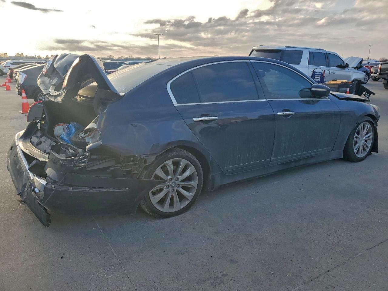 2012 Hyundai Genesis 3.8L - Фото 3