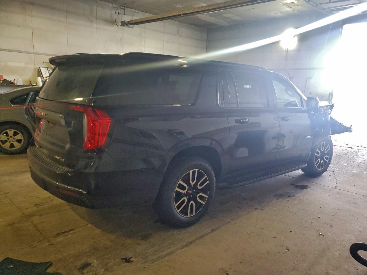 2021 GMC Yukon Xl K1500 At4 - Image 3