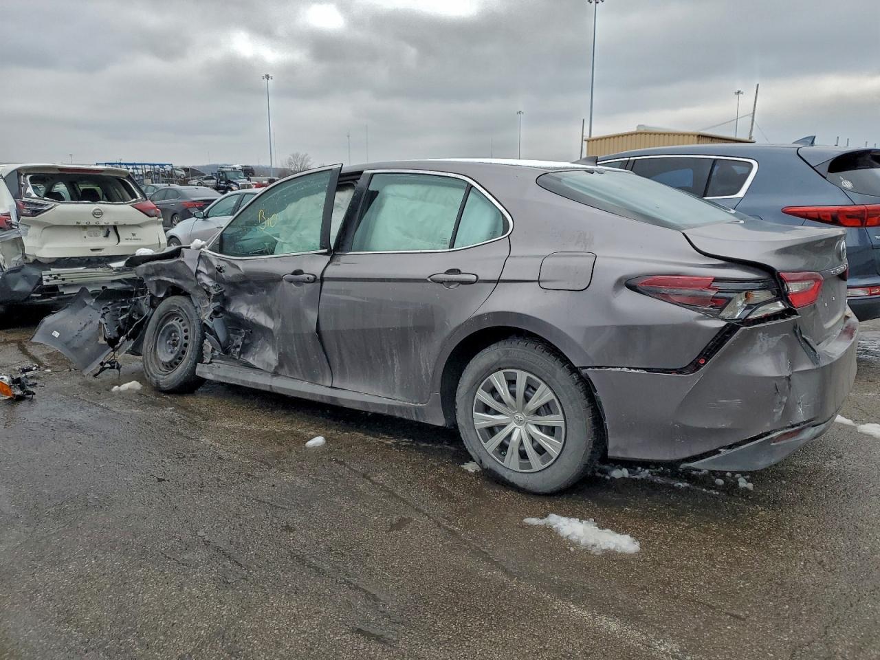 2023 Toyota Camry Le - Фото 2