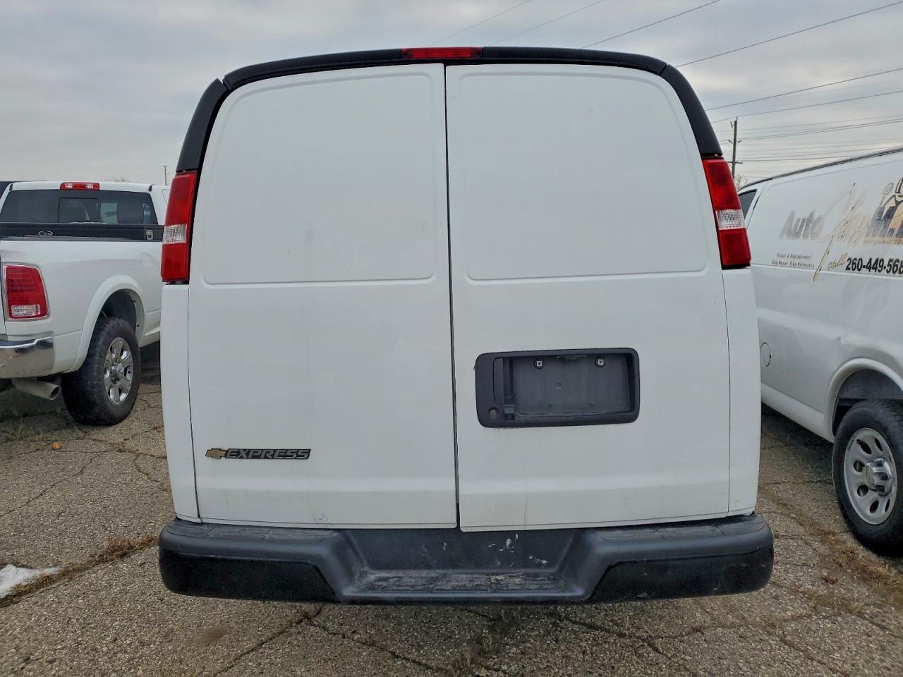 2023 Chevrolet Express 2500 Delivery Van - Фото 6