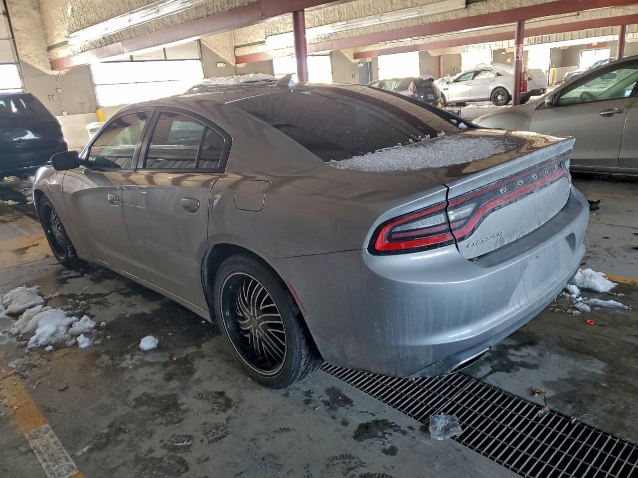 2017 Dodge Charger Sxt - Фото 2