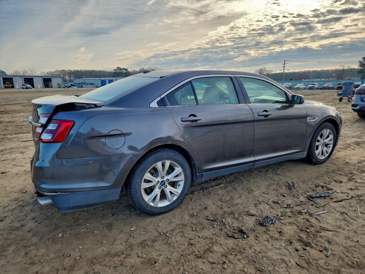 2015 Ford Taurus Se - Фото 3