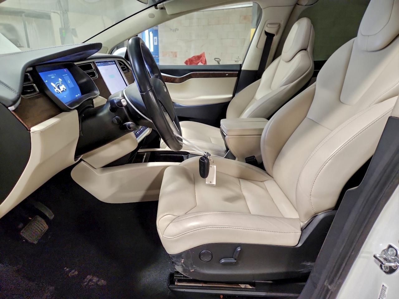 2017 Tesla Model X - Фото 7