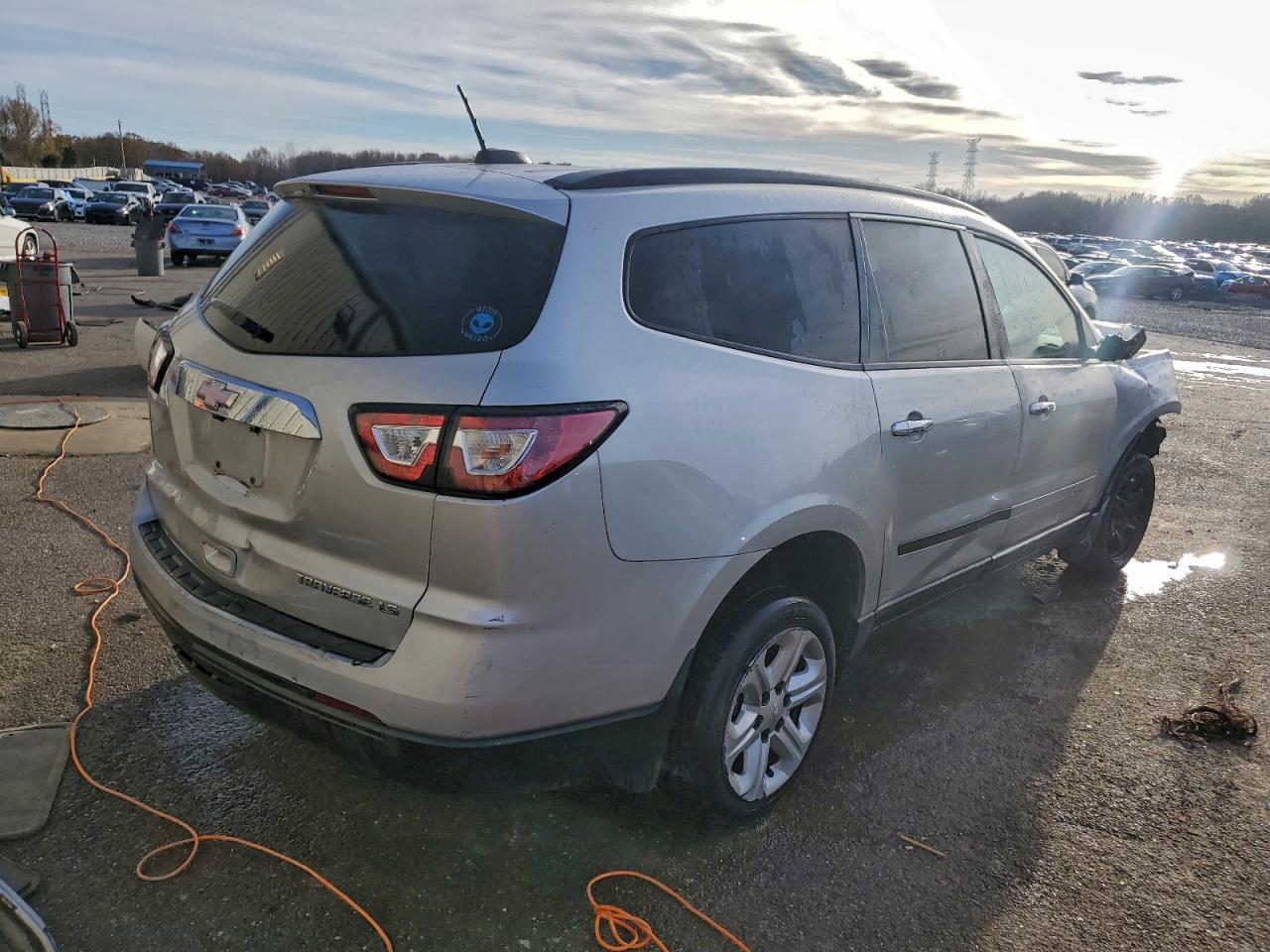 2016 Chevrolet Traverse Ls - Фото 3