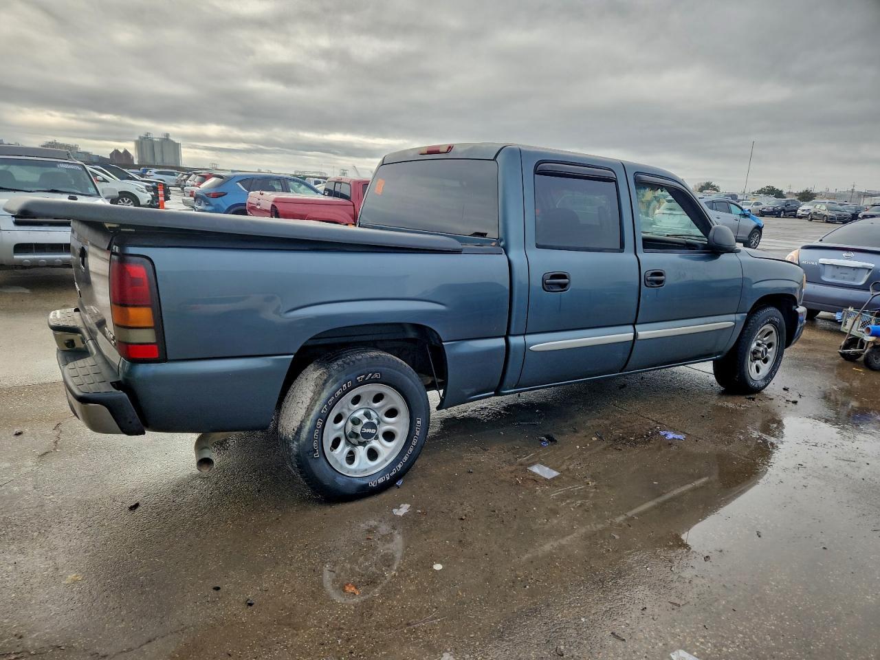 2006 GMC New Sierra C1500 - Image 3