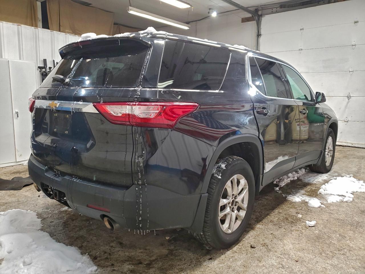 2021 Chevrolet Traverse Ls - Image 3