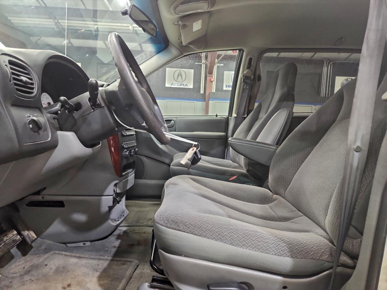2005 Chrysler Town & Country - Image 7