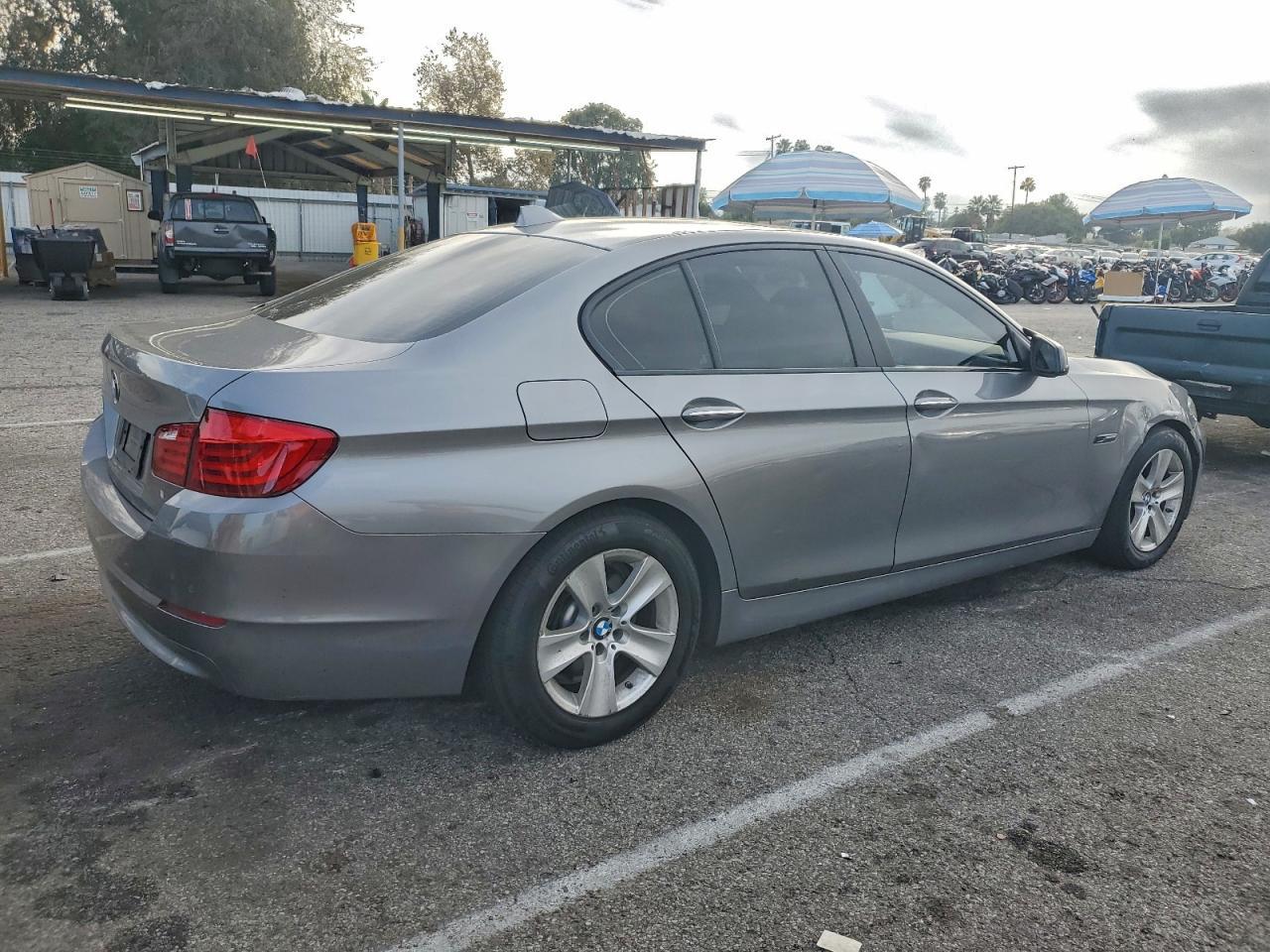 2011 BMW 528 I - Фото 3