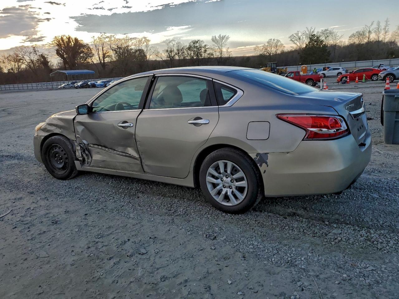 2013 Nissan Altima 2.5 - Фото 2