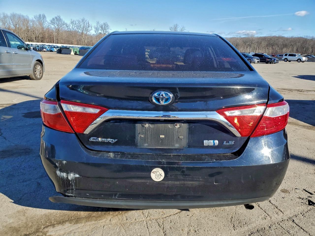 2016 Toyota Camry Hybrid Le - Image 6