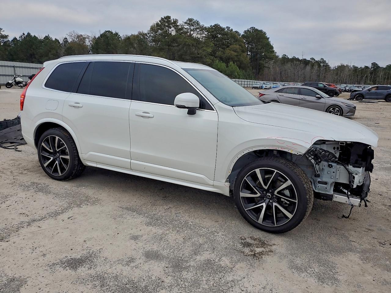 2022 Volvo Xc90 T6 Momentum - Image 4