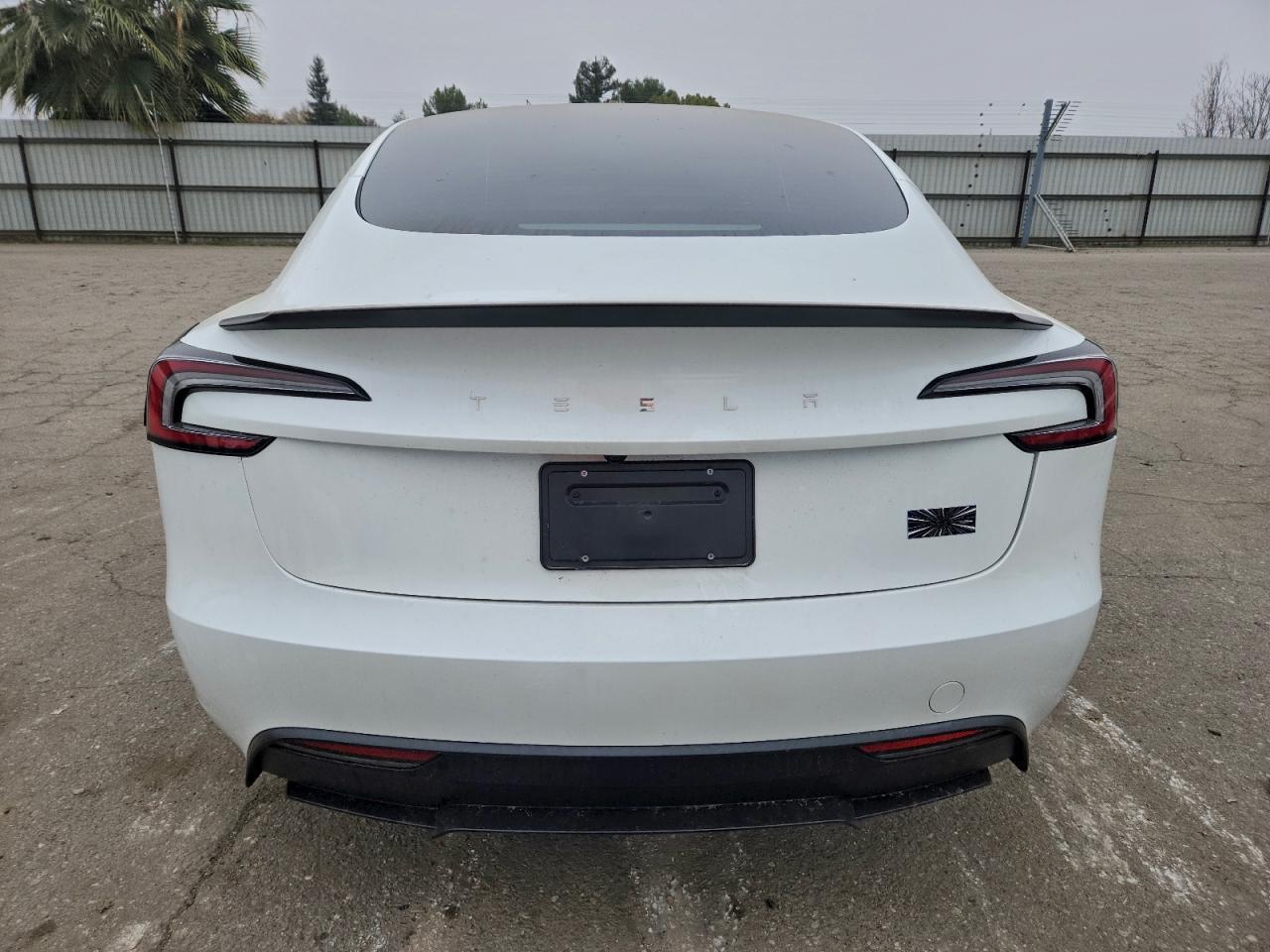 2025 Tesla Model 3 - Фото 6
