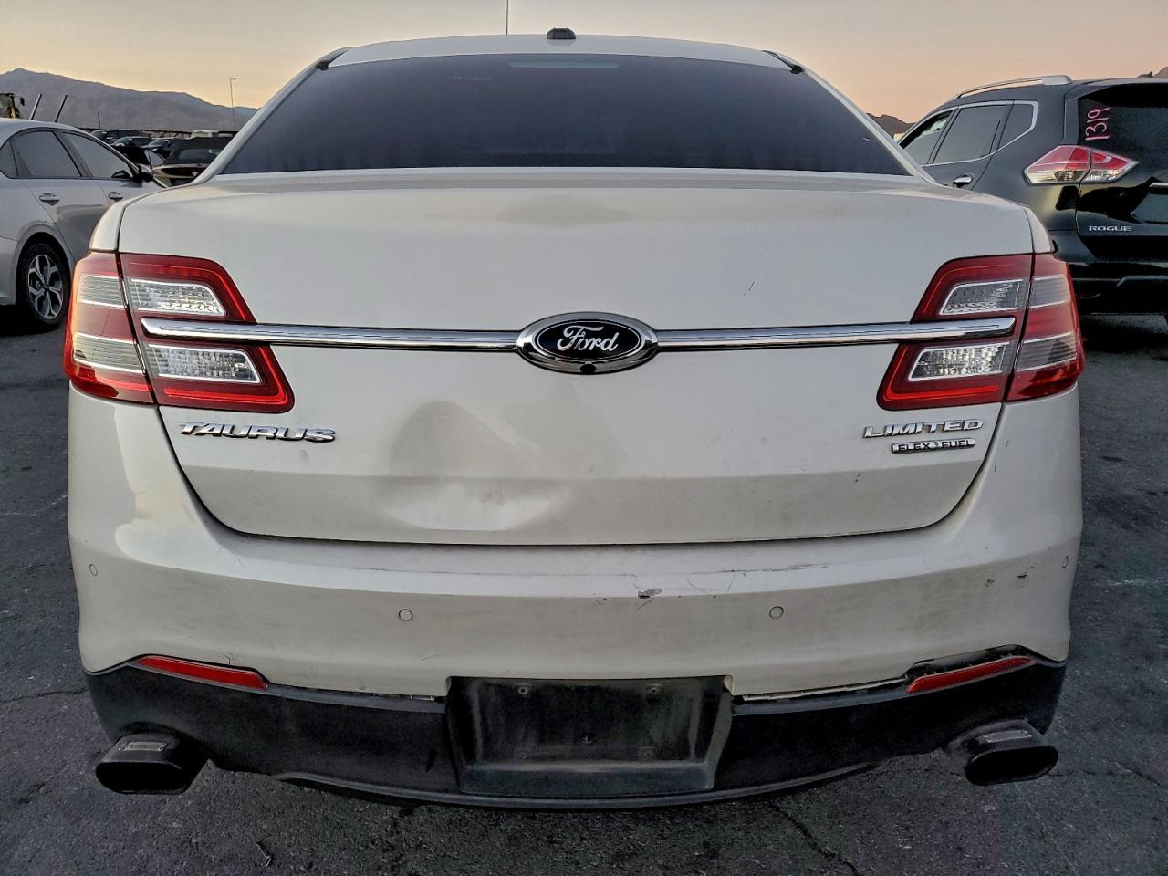 2014 Ford Taurus - Фото 6