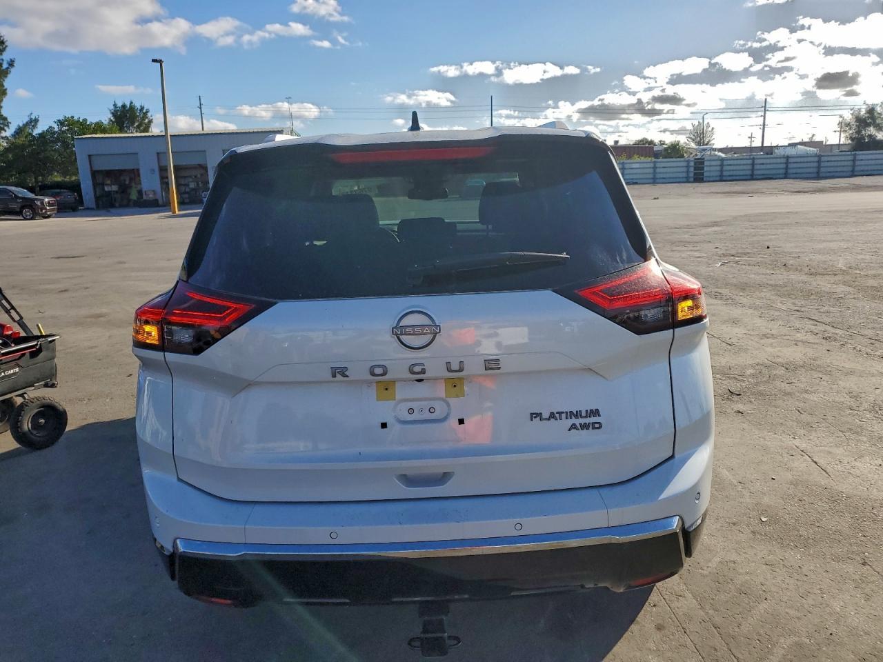 2025 Nissan Rogue Platinum - Фото 6