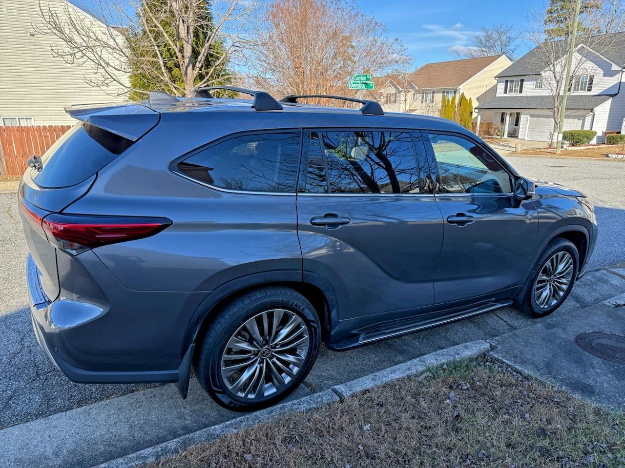 2021 Toyota Highlander Hybrid Platinum - Image 4