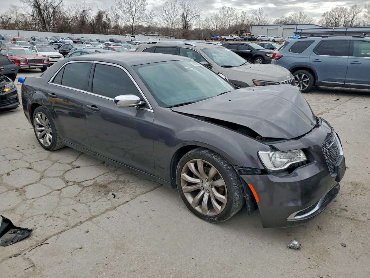 2018 Chrysler 300 Touring - Фото 4