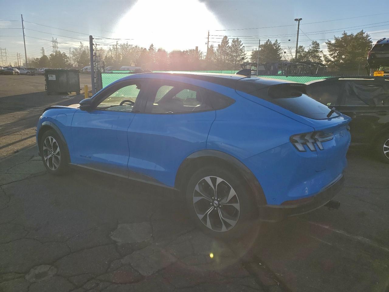 2022 Ford Mustang Mach-E Premium - Фото 2