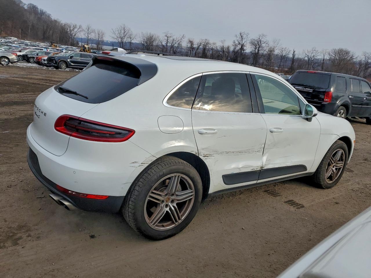 2017 Porsche Macan S - Image 3