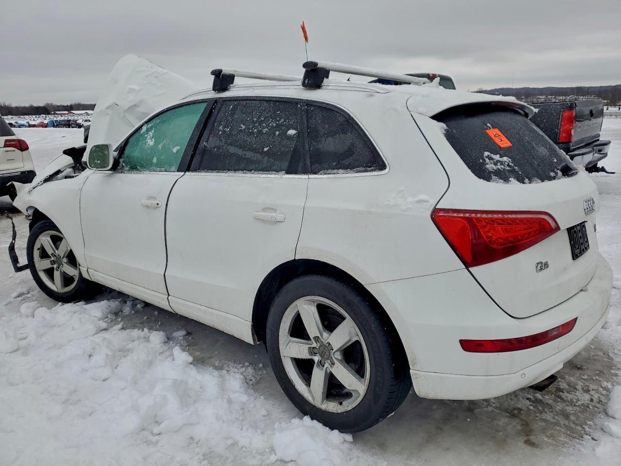 2010 Audi Q5 Premium Plus - Image 2