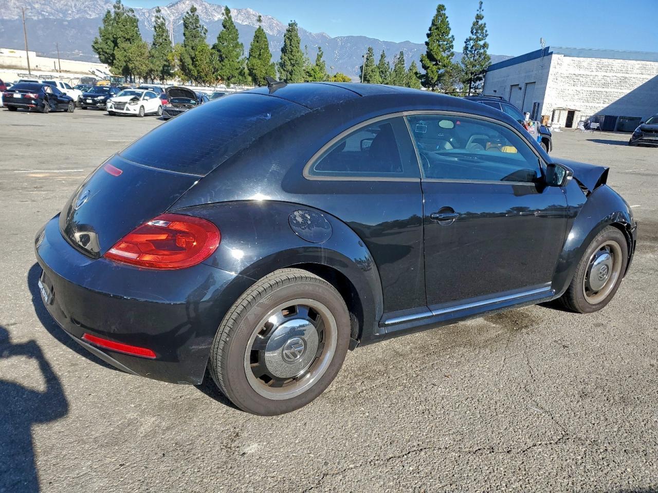 2013 Volkswagen Beetle - Image 3