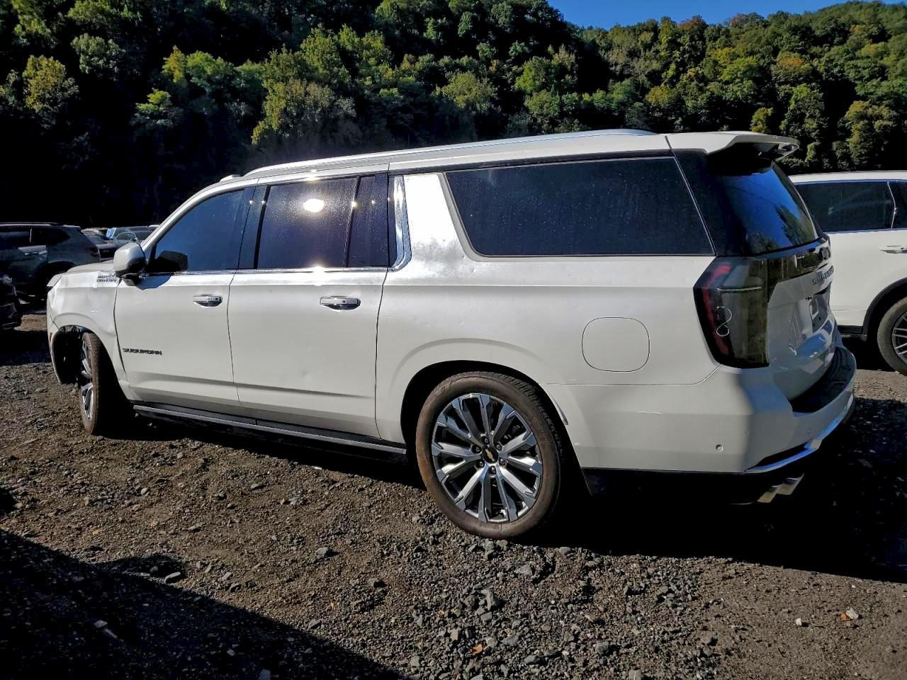 2025 Chevrolet Suburban K1500 High Country - Image 2