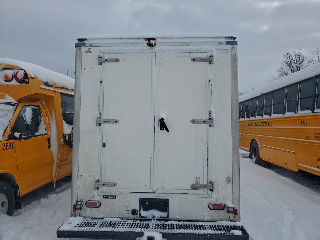 2018 Chevrolet Express G3500 - Image 6