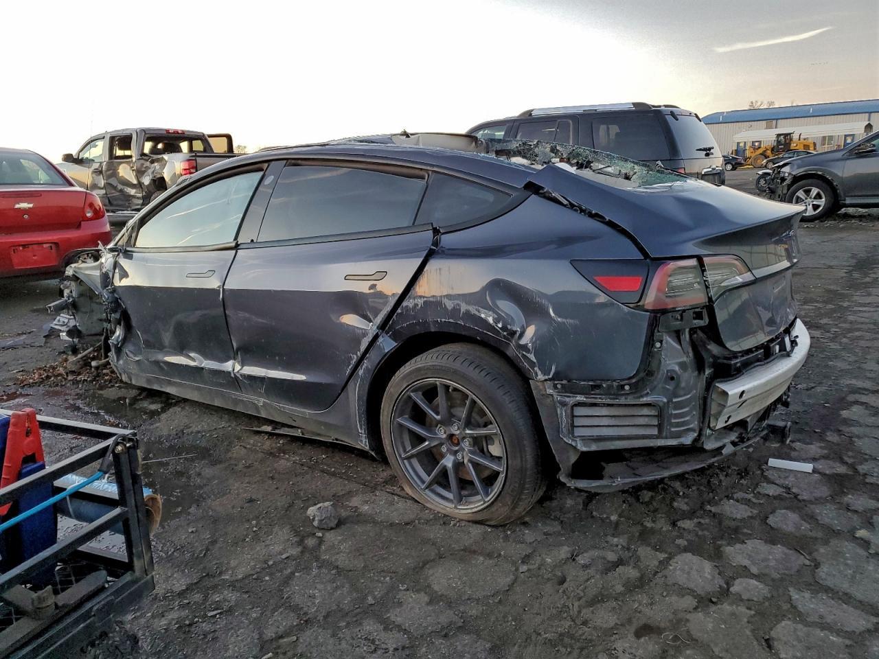 2022 Tesla Model 3 - Фото 2