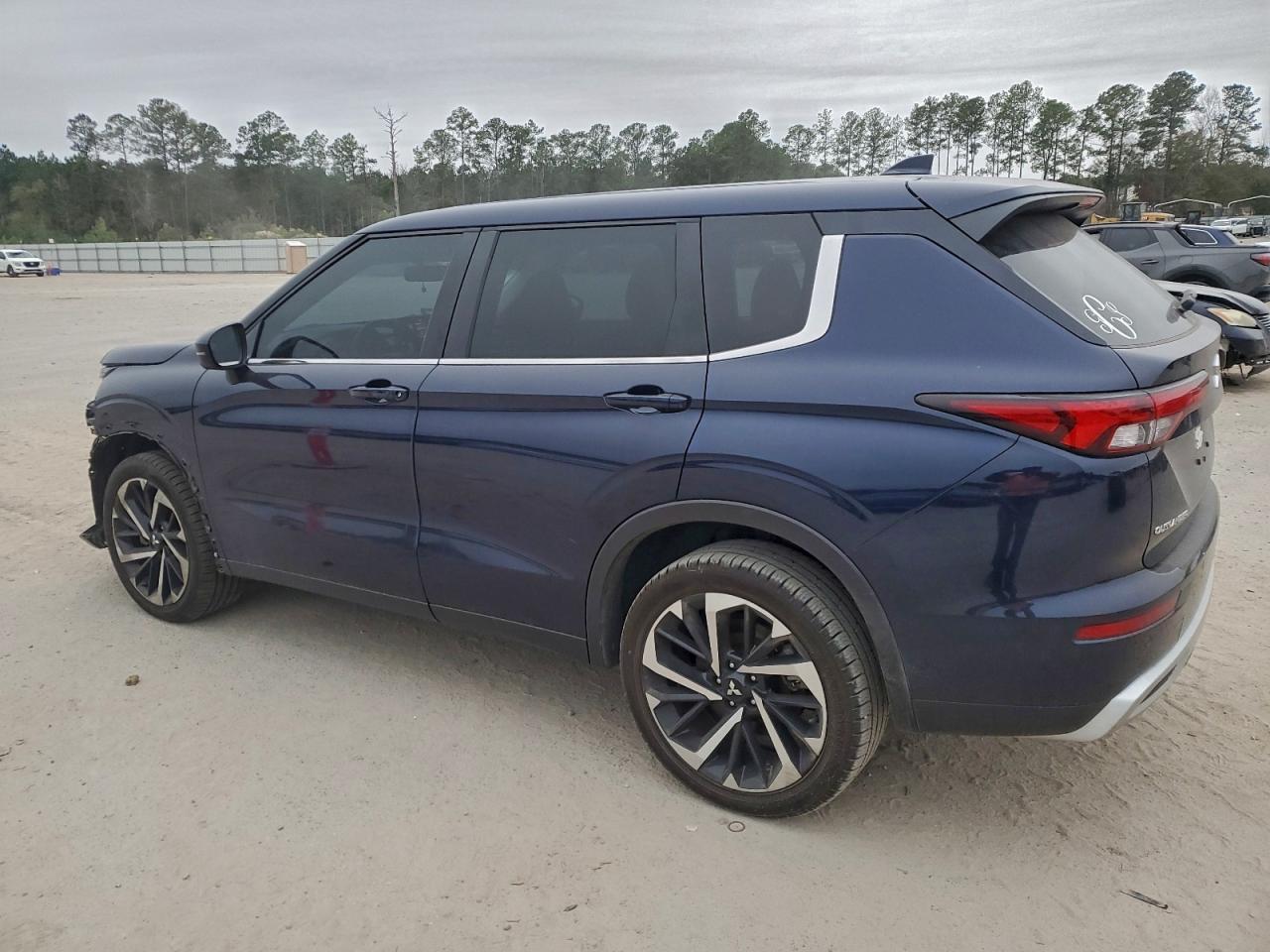 2023 Mitsubishi Outlander Se - Фото 2