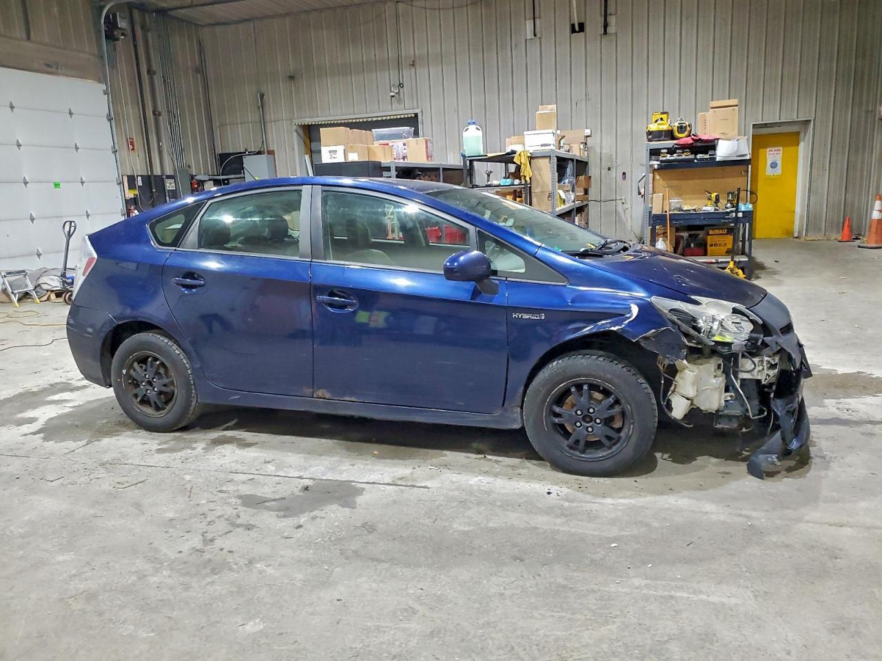 2012 Toyota Prius Two - Фото 4
