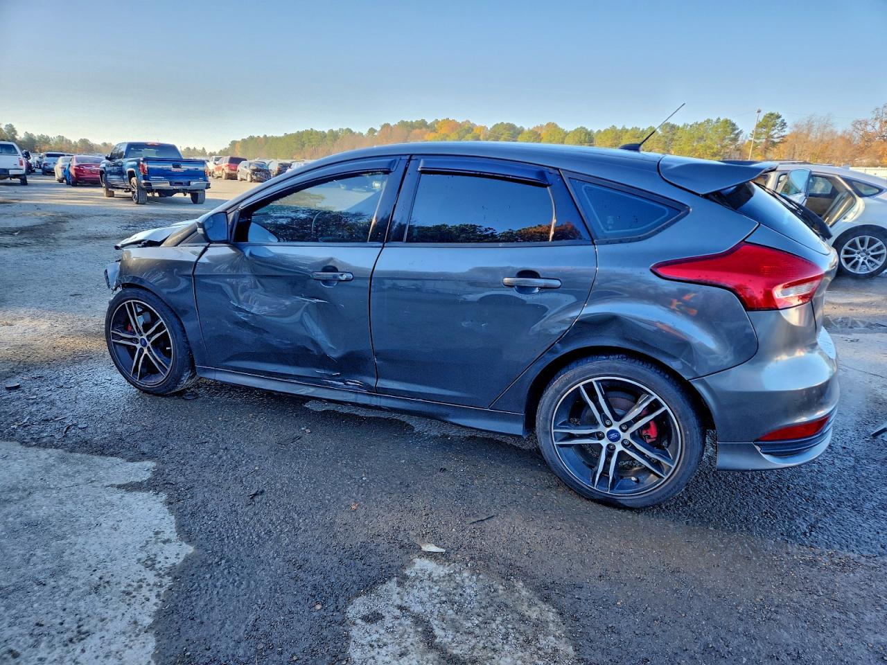 2018 Ford Focus St - Image 2