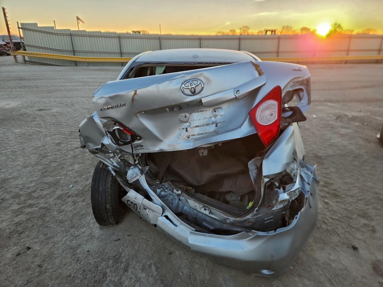 2010 Toyota Corolla Base - Фото 6