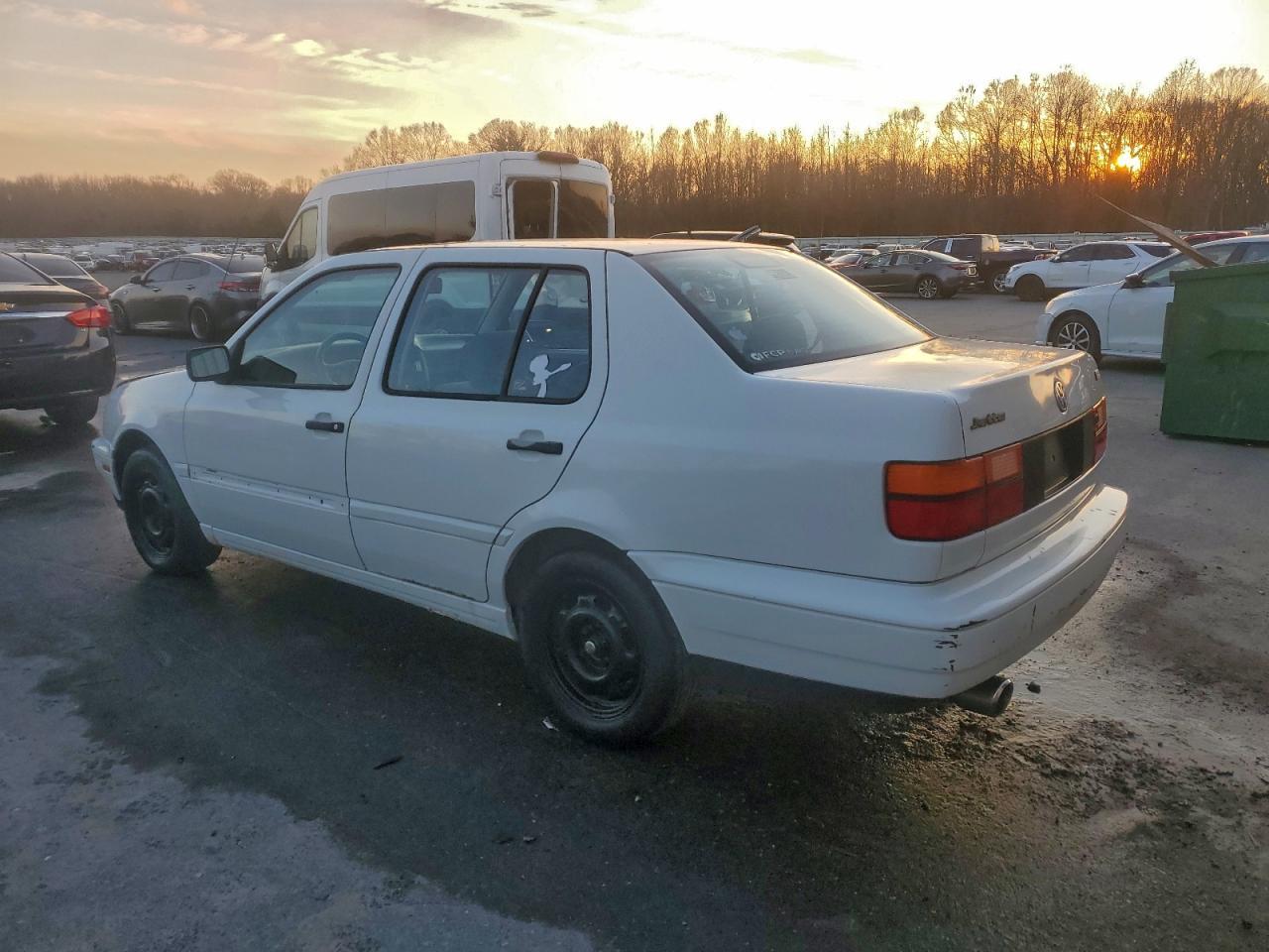 1998 Volkswagen Jetta Gl - Image 2