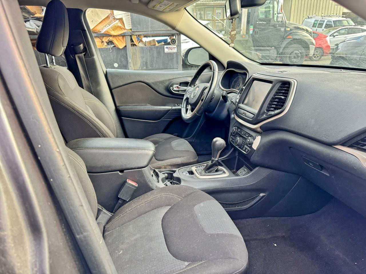 2017 Jeep Cherokee Latitude - Image 5