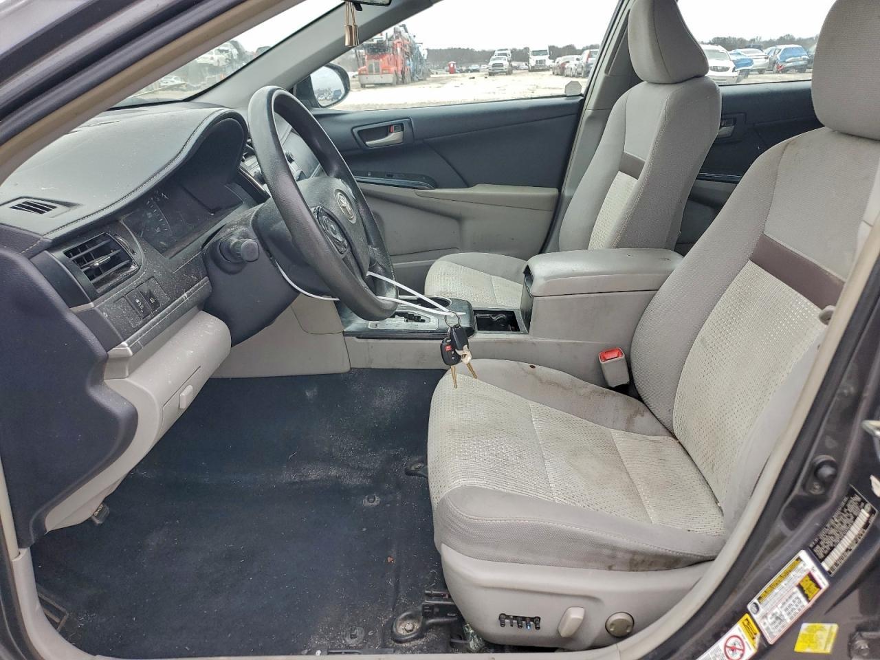 2014 Toyota Camry L - Фото 7
