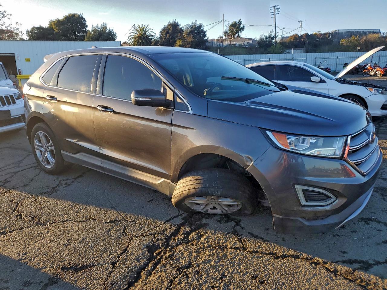 2017 Ford Edge Titanium - Фото 4
