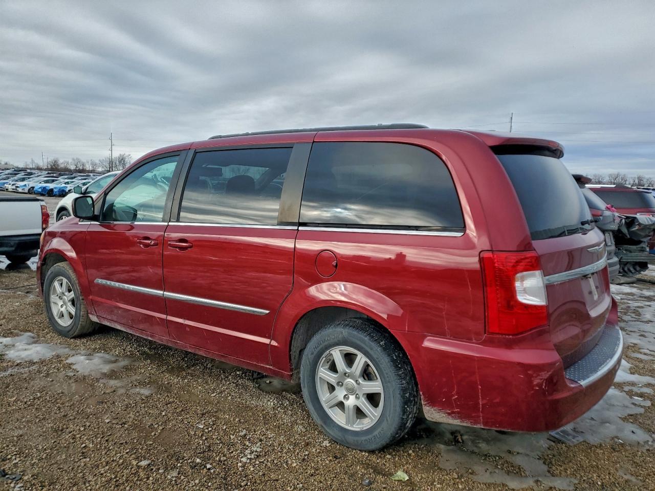2012 Chrysler Town & Country Touring - Фото 2