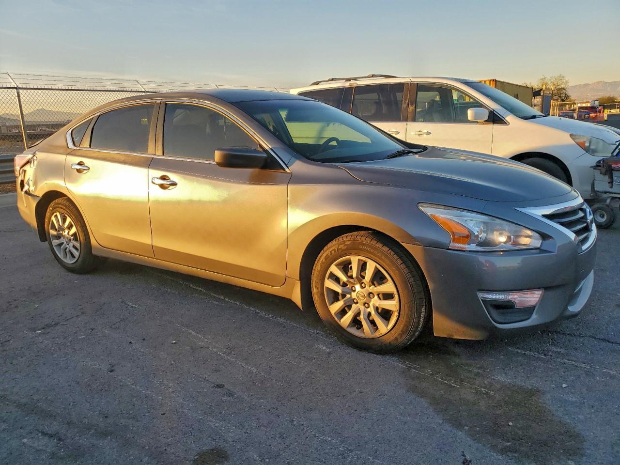 2015 Nissan Altima 2.5 - Image 4