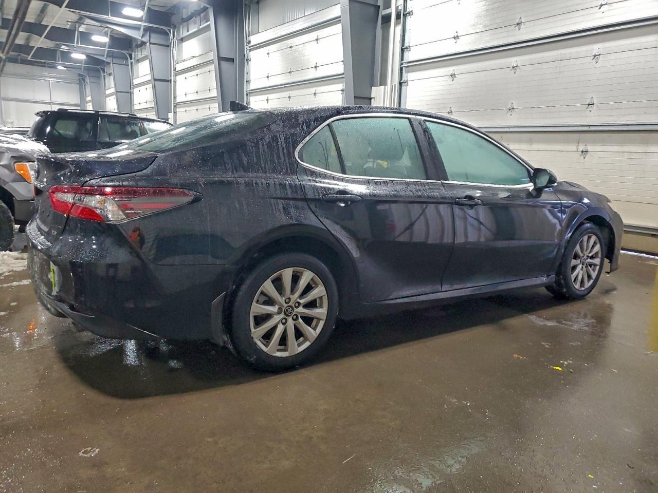 2023 Toyota Camry Le - Фото 3