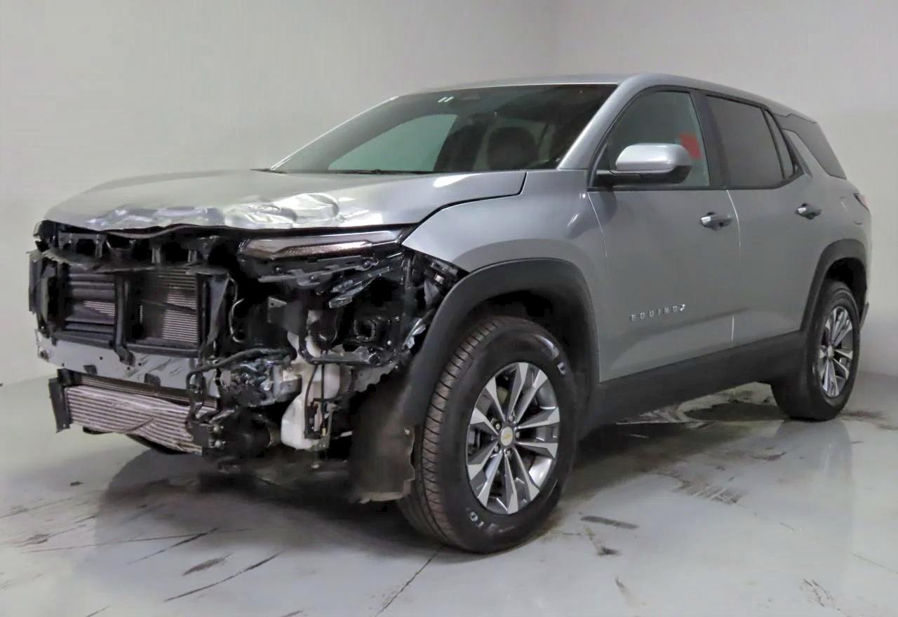 2025 Chevrolet Equinox Lt - Image 2