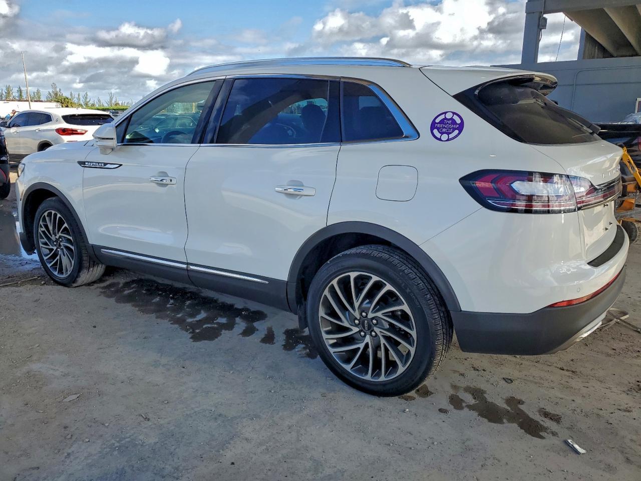 2020 Lincoln Nautilus Reserve - Image 2