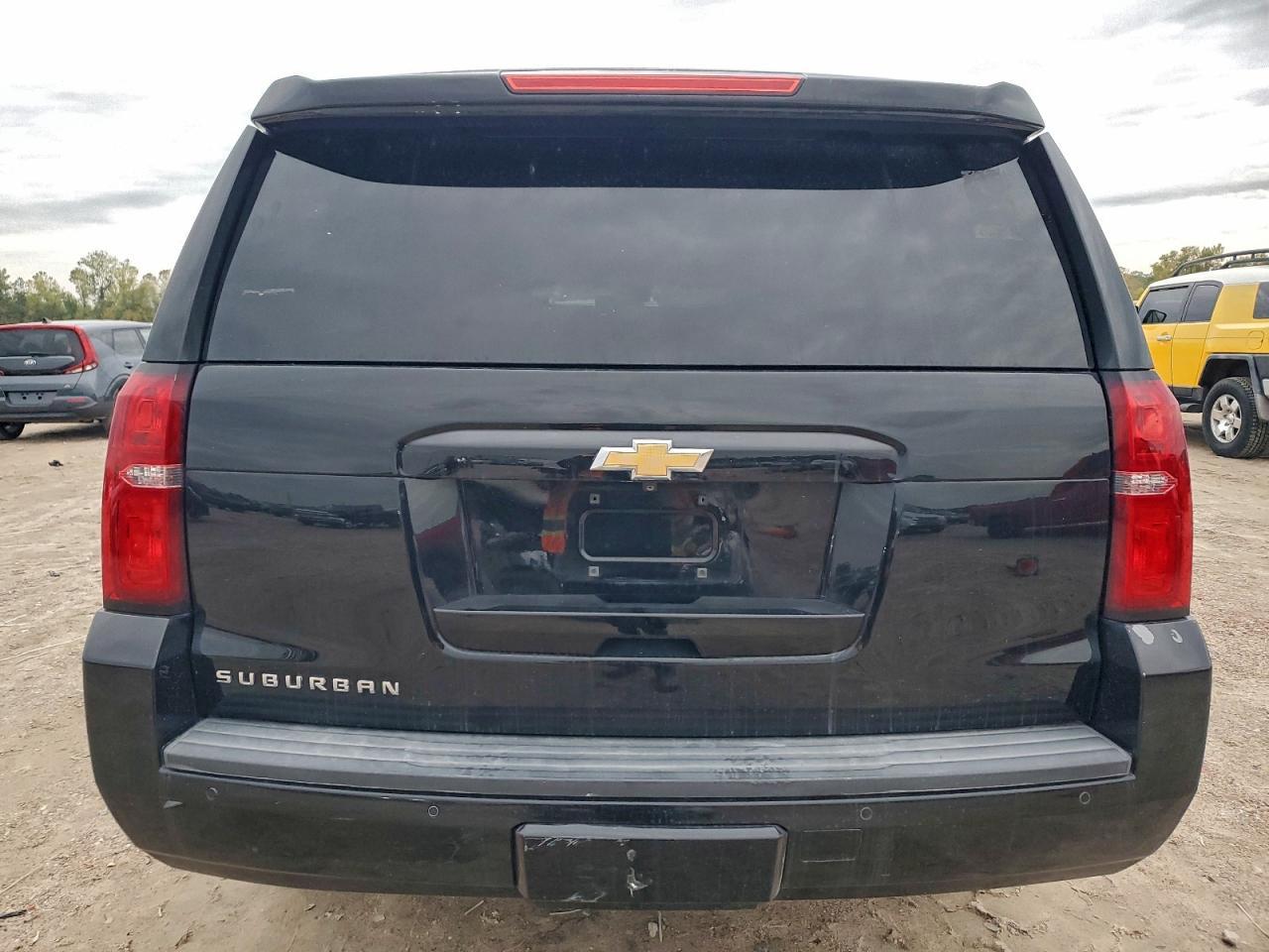 2017 Chevrolet Suburban C1500 Lt - Image 6