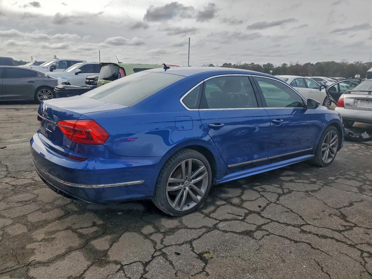 2016 Volkswagen Passat S - Фото 3