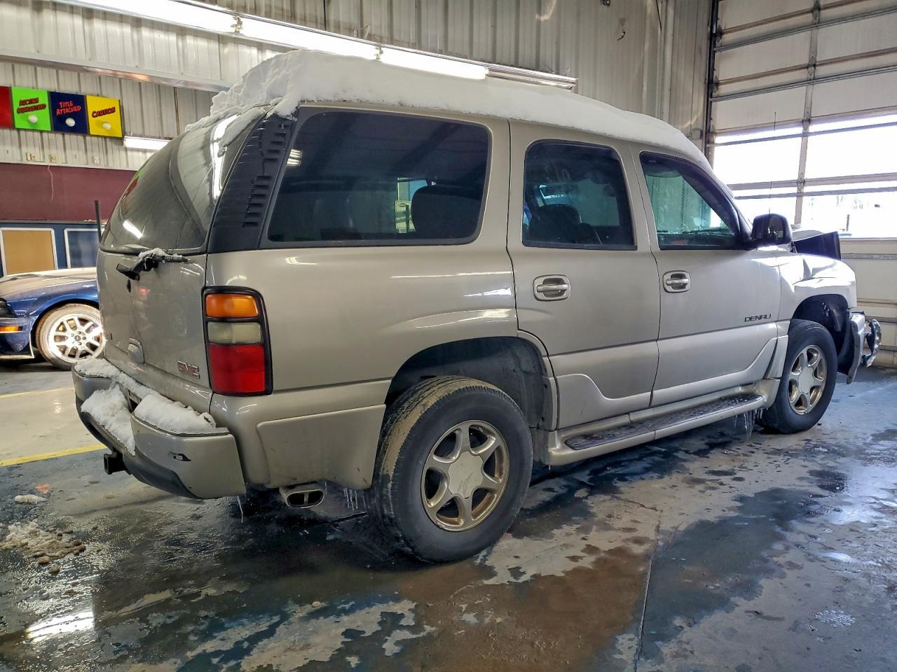 2004 GMC Yukon Denali - Image 3