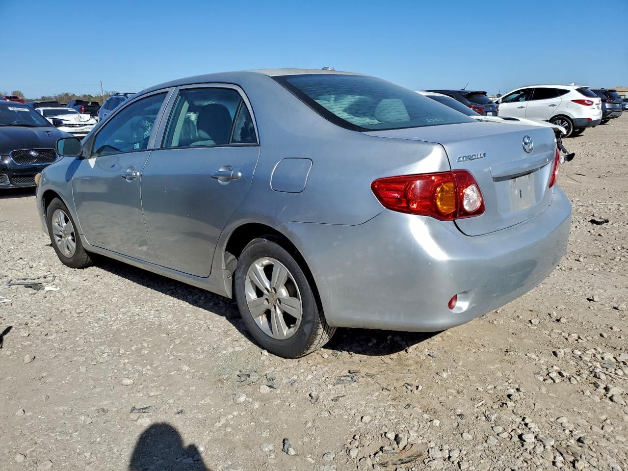 2010 Toyota Corolla Le - Фото 2