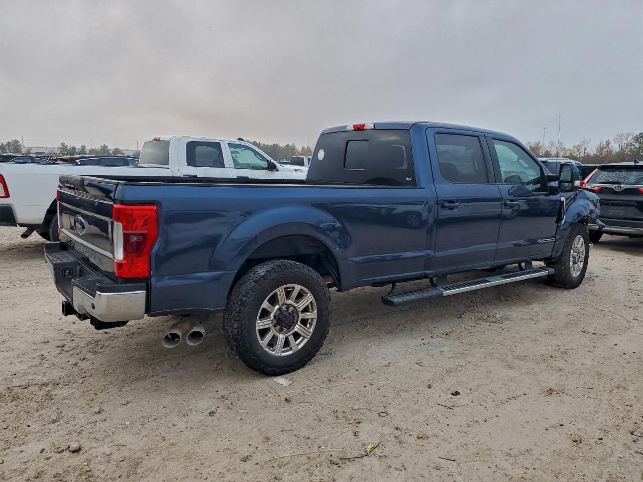 2017 Ford F350 Super Duty - Фото 3